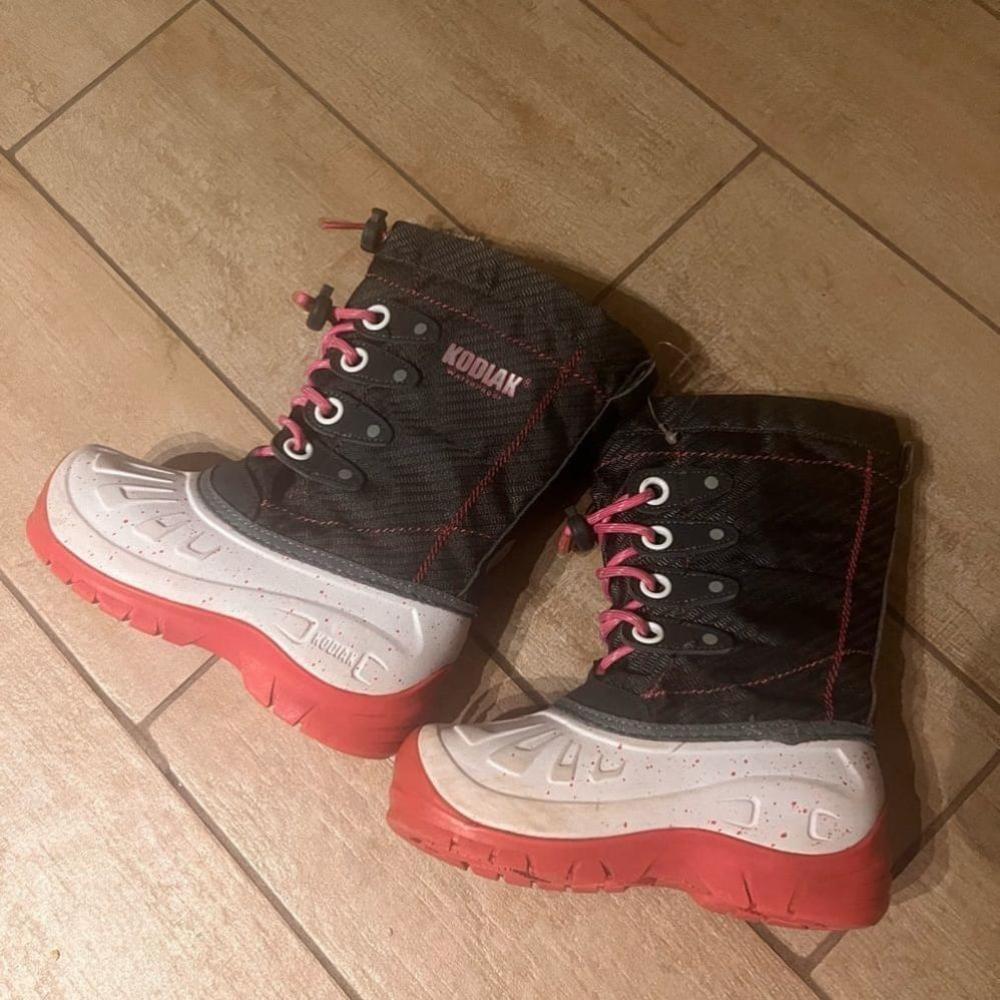 Girls Waterproof winter boots size 11